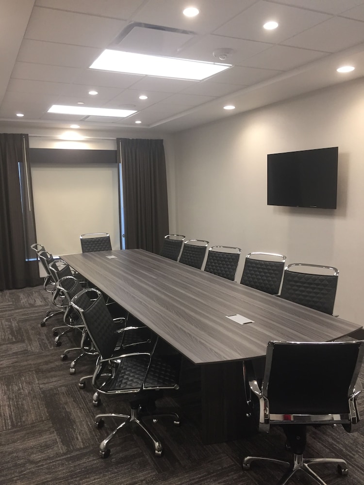 Hyatt Place West Des Moines/Jordan Creek 67/77
