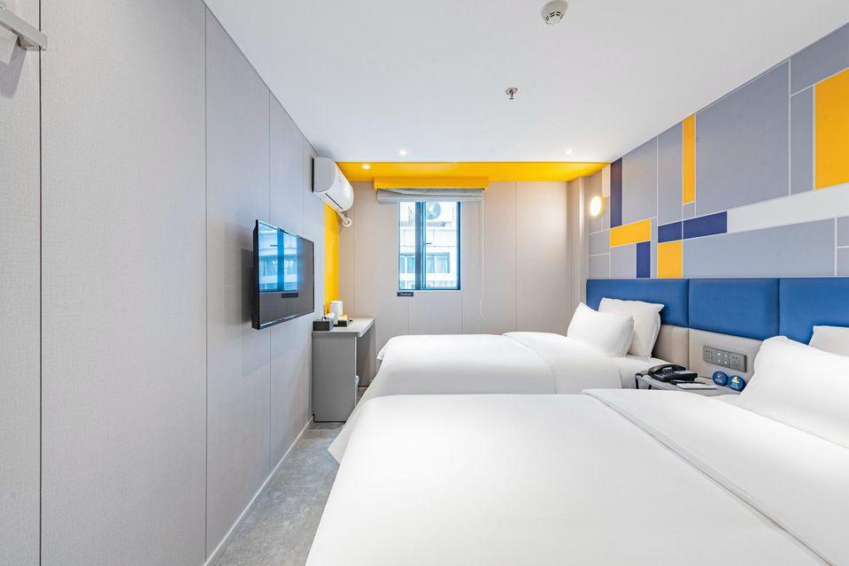 Standard, Twin Beds