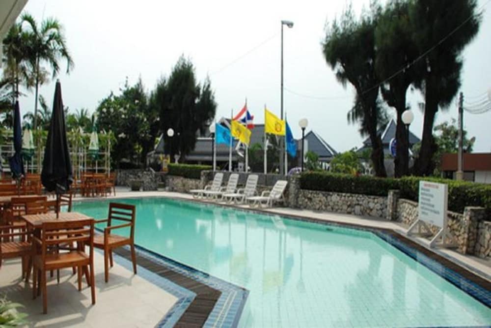 Bangsaen Villa Hotel 40/48