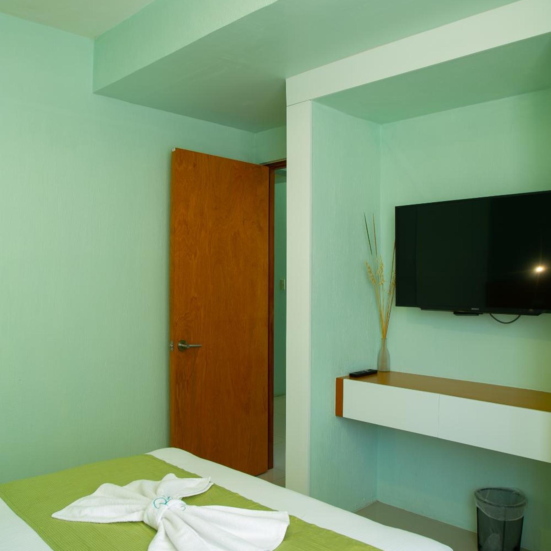 Relax Inn Suites 38/50
