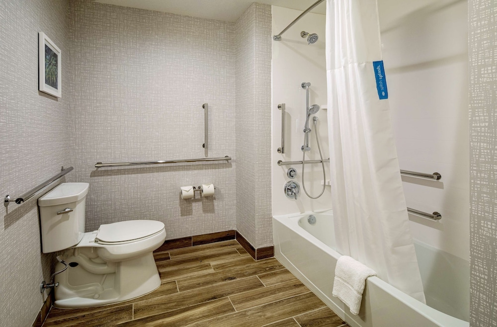 Hampton Inn and Suites Indio, CA 22/43