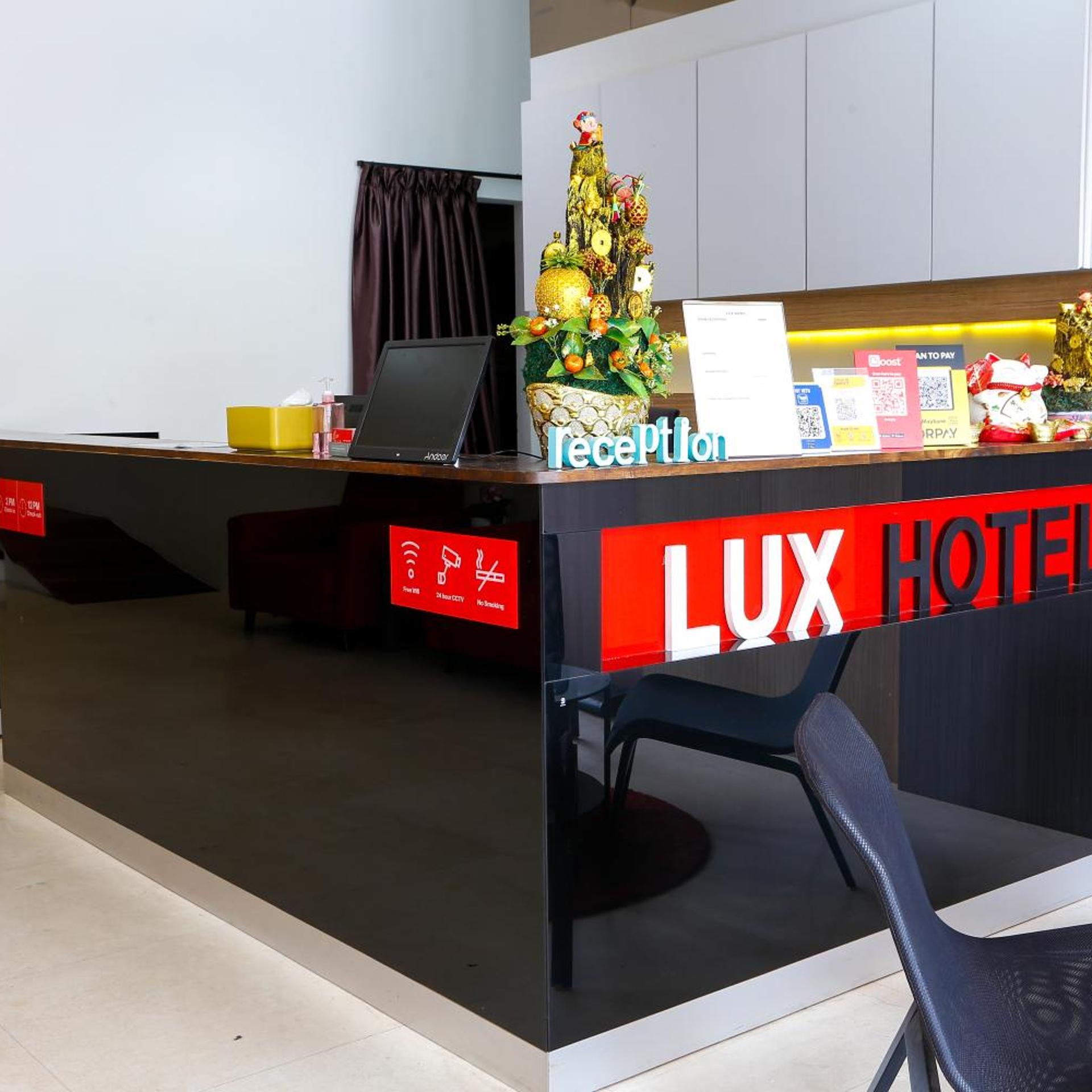Lux Hotel 24/27
