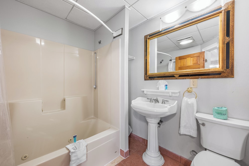 Cedar Park Whirlpool Suites 59/61