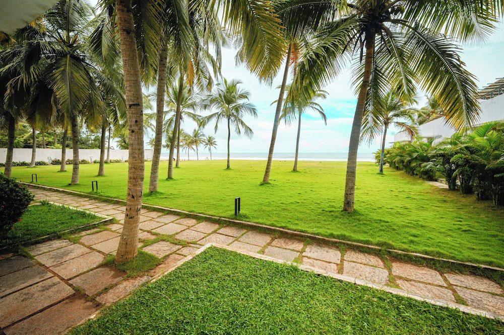 Shelter Beach Resort 64/66