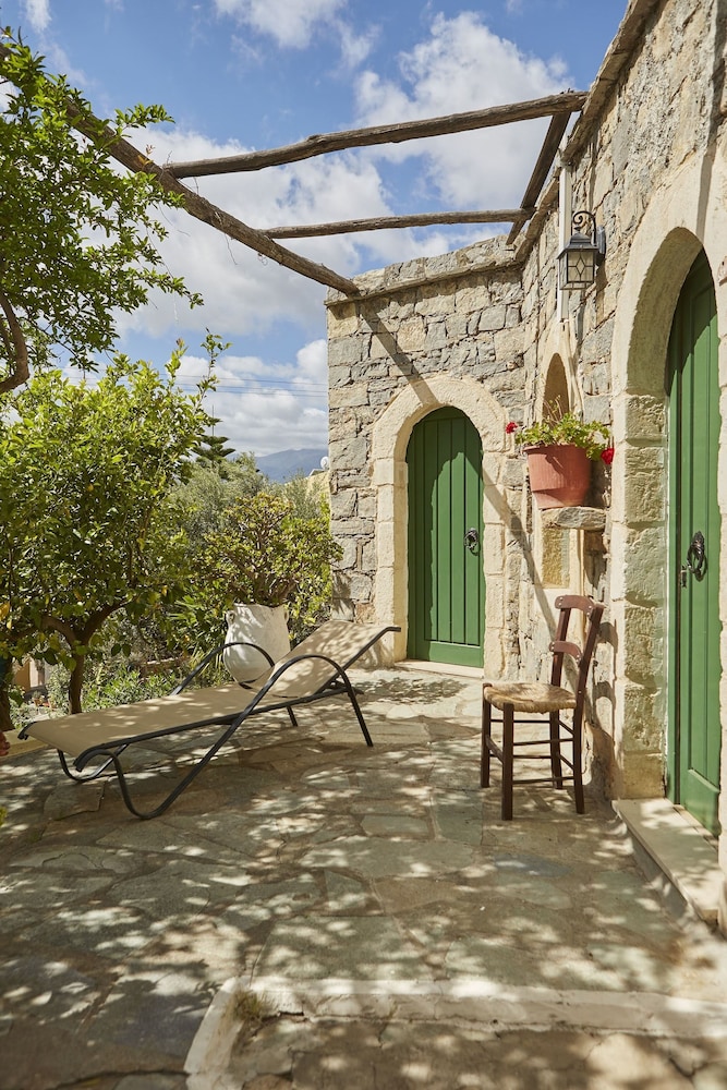 Arolithos Traditional Cretan Village 23/50