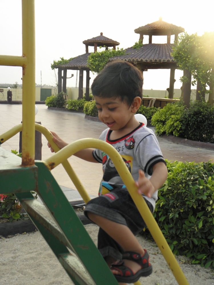 Goverdhan Greens Resort Dwarka 38/50