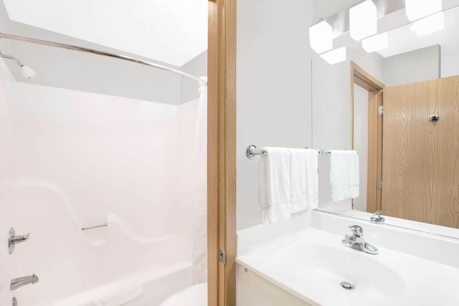 Microtel Inn Suites Ames 36/38