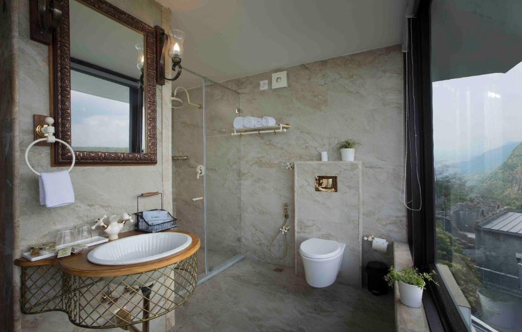 Suite, King Bed