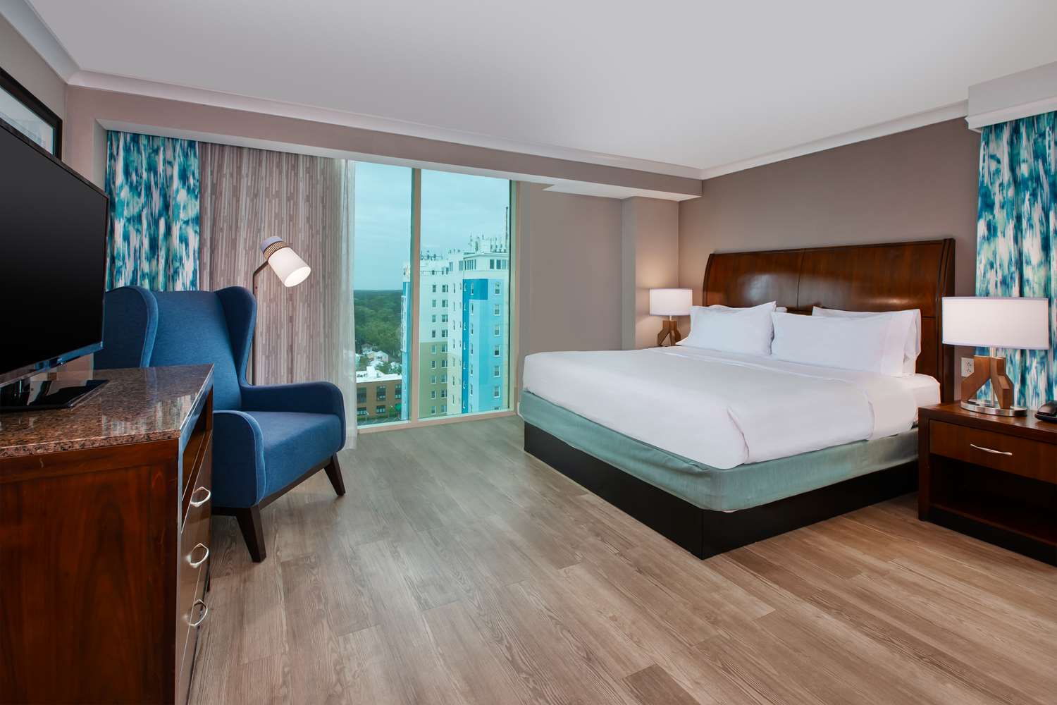 1 Bedroom, Suite, King Bed, Ocean Front, Sofa