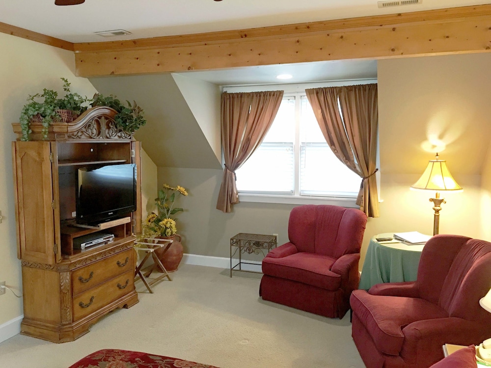 Highland Lake Inn & Resort 56/77