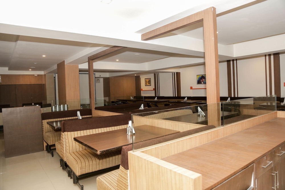 HOTEL GRAND BEE 17/50