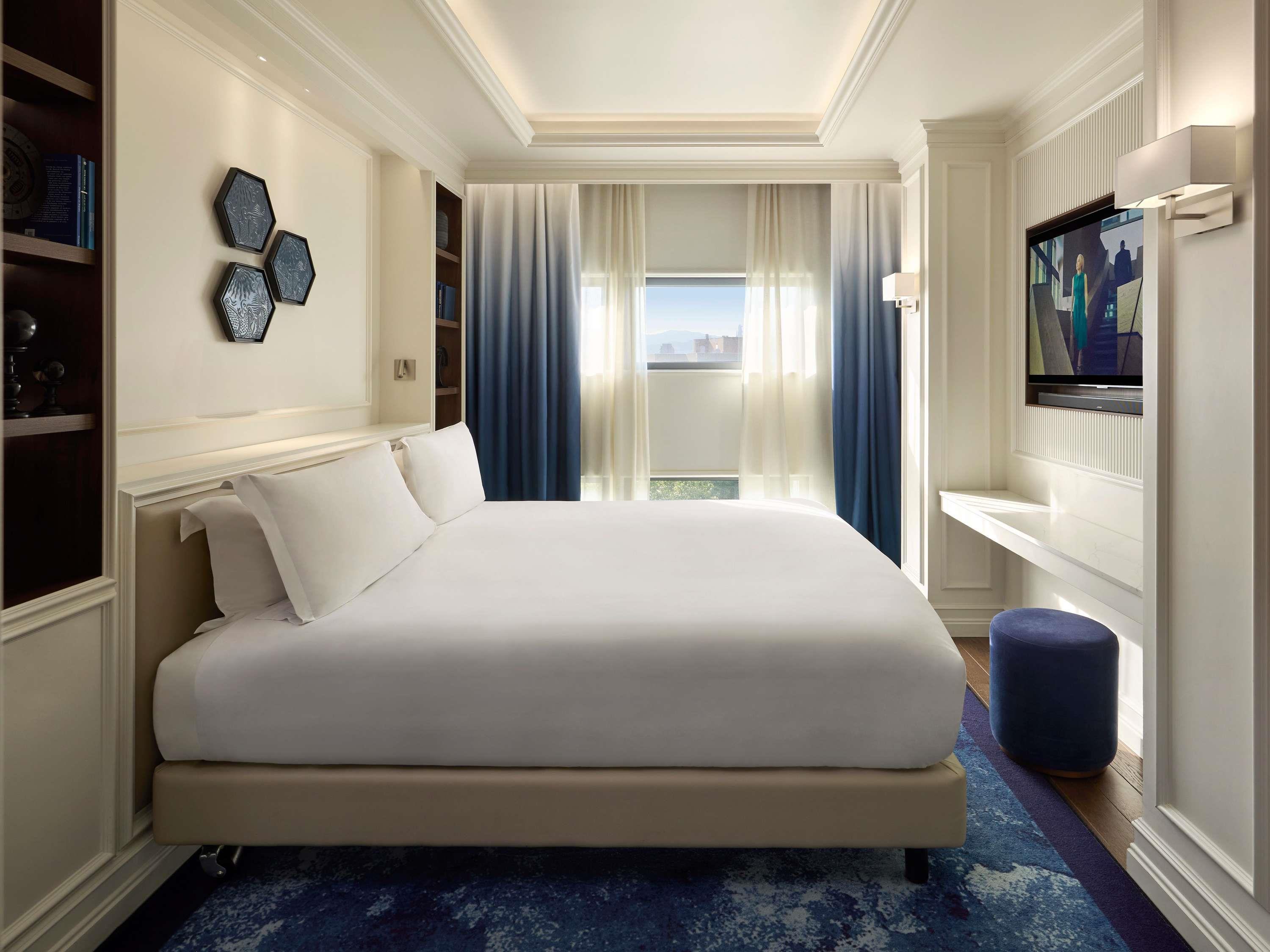 PRESTIGE, SUITE, CITY VIEW, LIVING AREA