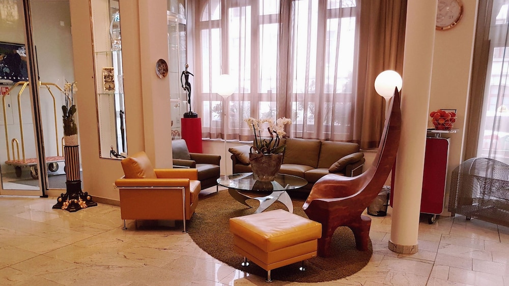Gaia Hotel 49/75