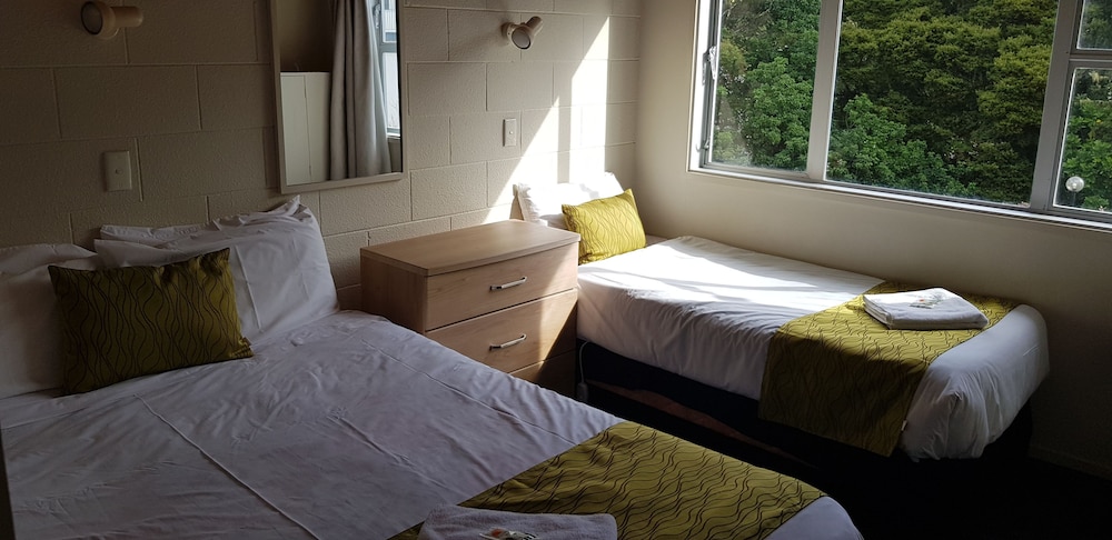 Aloha Seaview Resort Motel 19/68