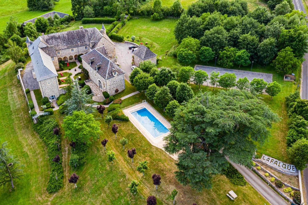 Chateau De La Falque 64/69