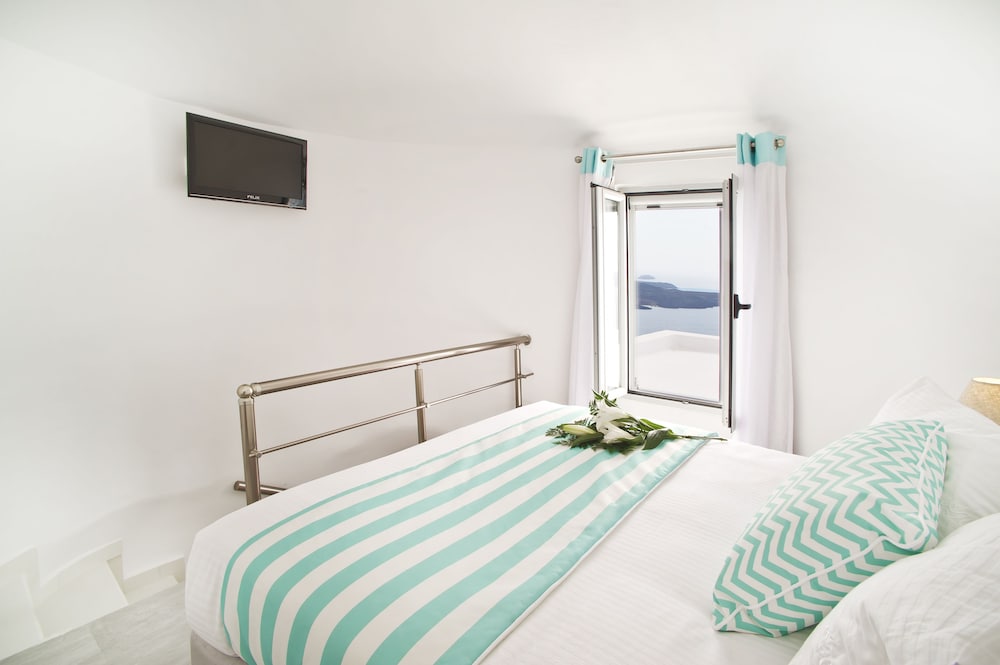 Suite, 2 Double Beds, Caldera View
