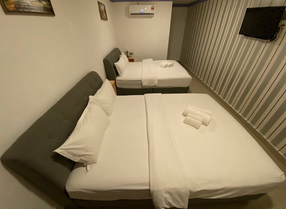 Shobi Hotel 32/48