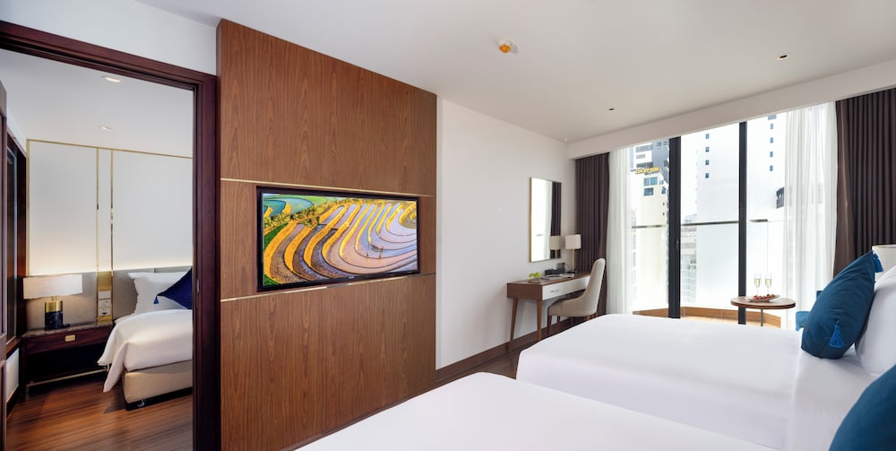 غرفة سوبيريور بسريرين منفصلين بإطلالة على البحر بشرفة، Best Western Premier Marvella Nha Trang Hotel 4/5