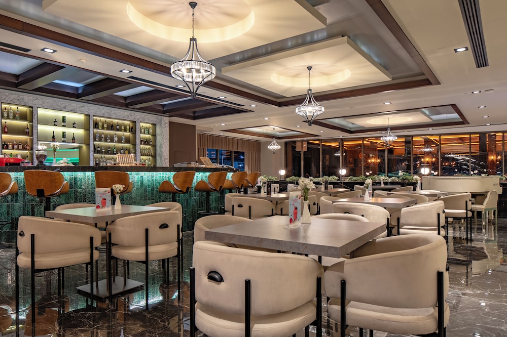 Grand Harilton Hotel 52/65