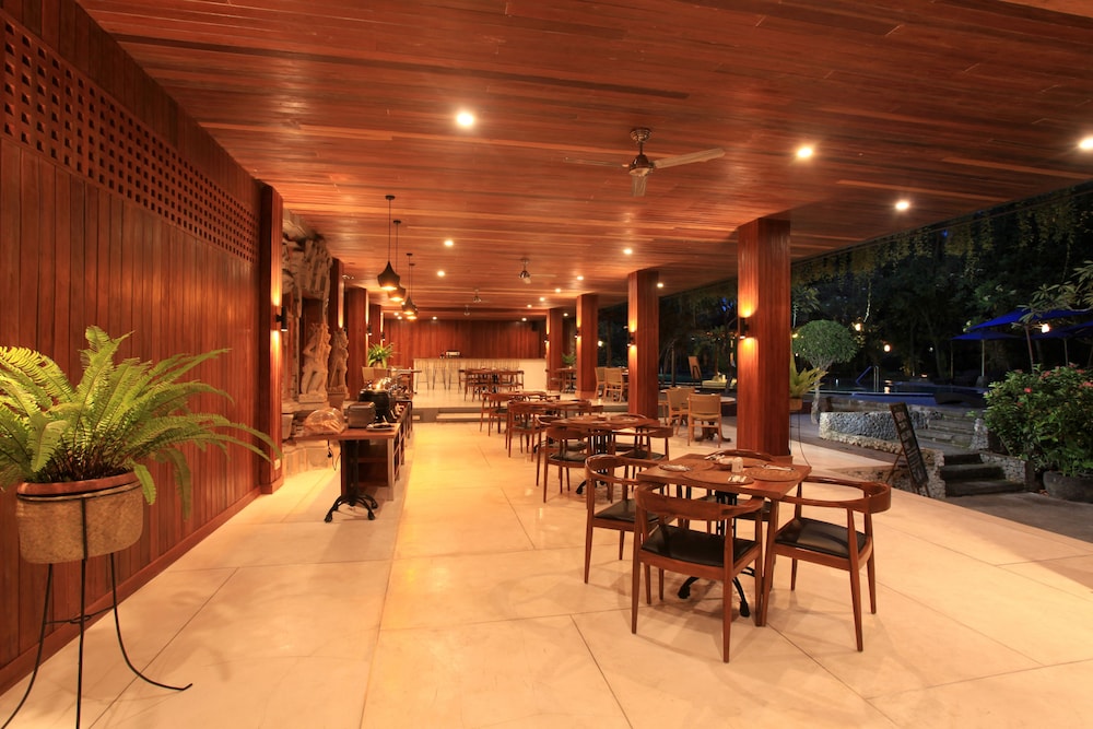 MATAHARI BUNGALOW 48/66