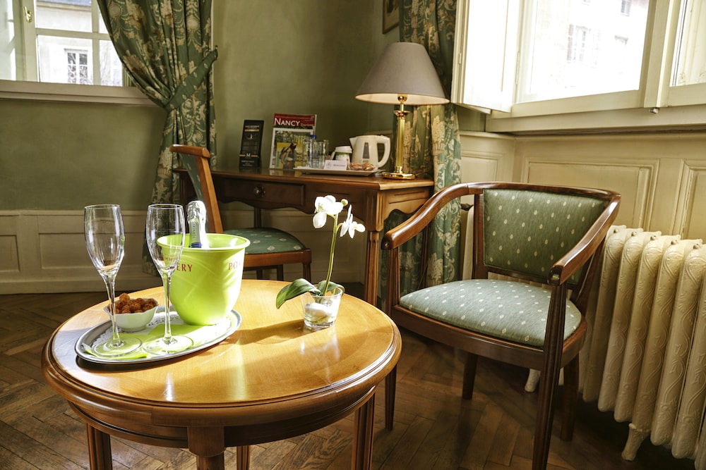 Hotel D haussonville 26/41