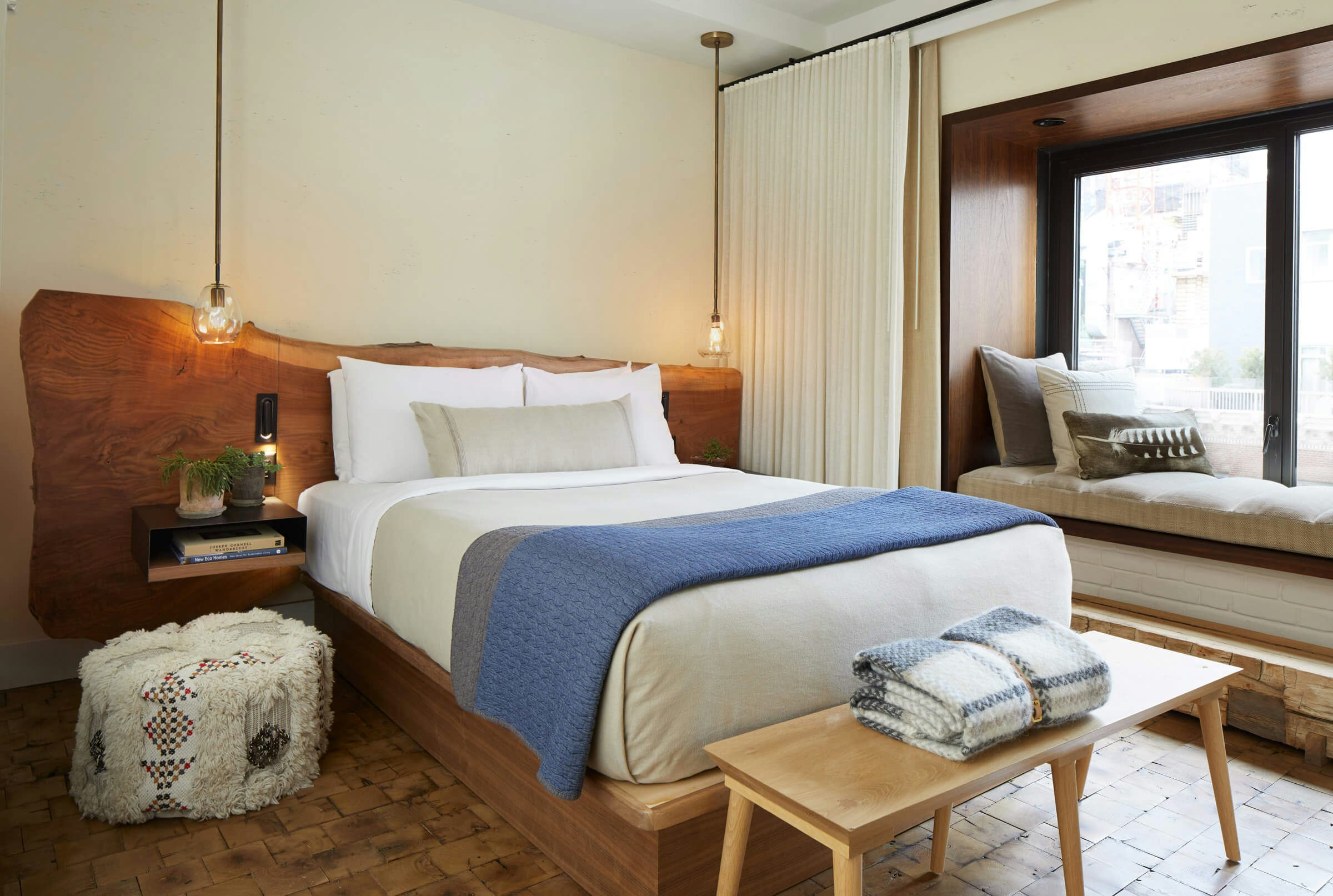 2 BEDROOMS, GREENHOUSE, SUITE