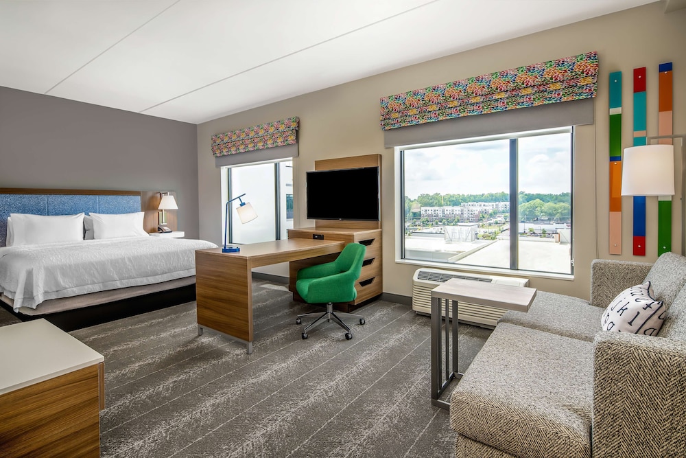 SUITE, KING BED, ACCESSIBLE