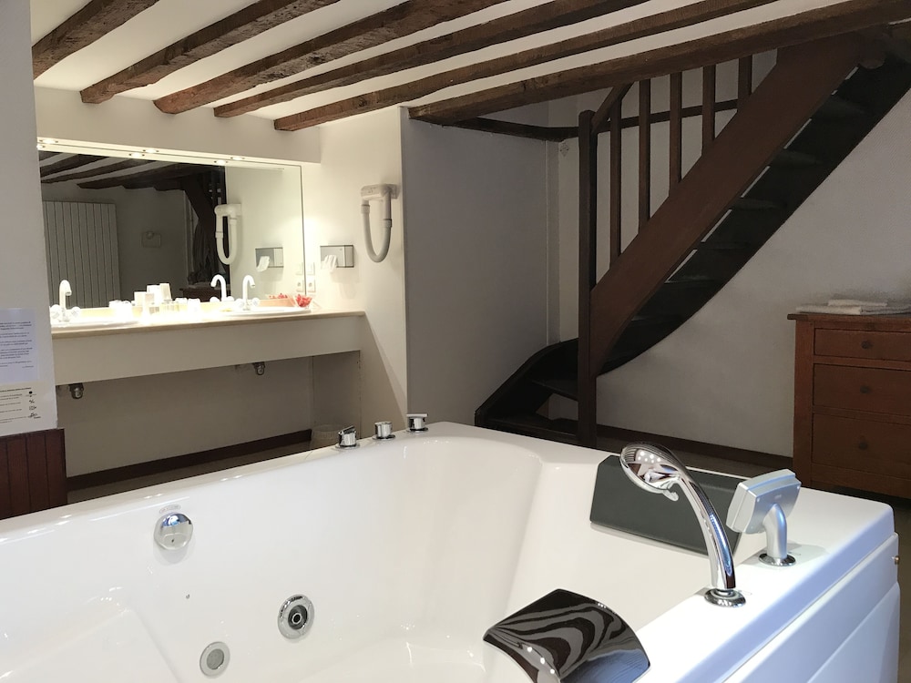 Suite, Double Bed