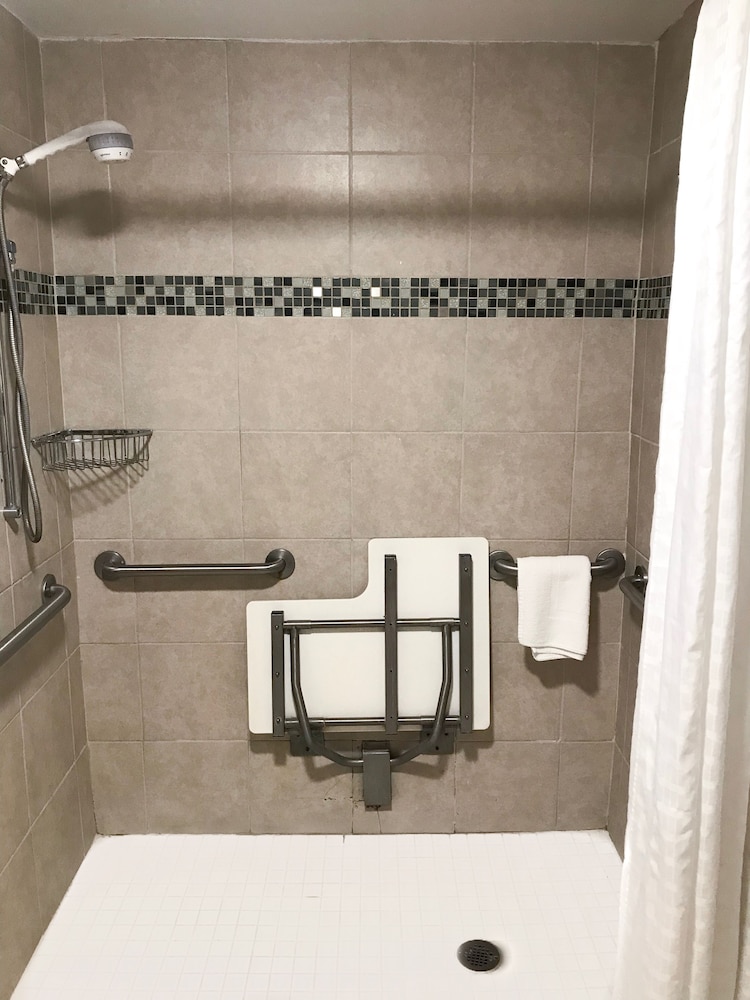 Ramada by Wyndham Suites Orlando Airport 26/56