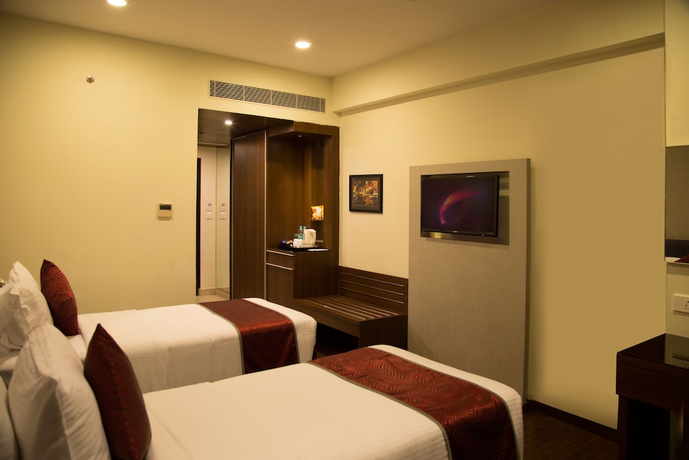 V7 Hotel 7/22