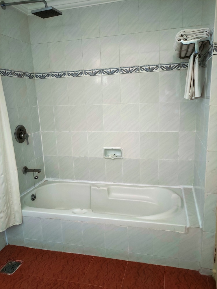 SRM HOTEL 40/41