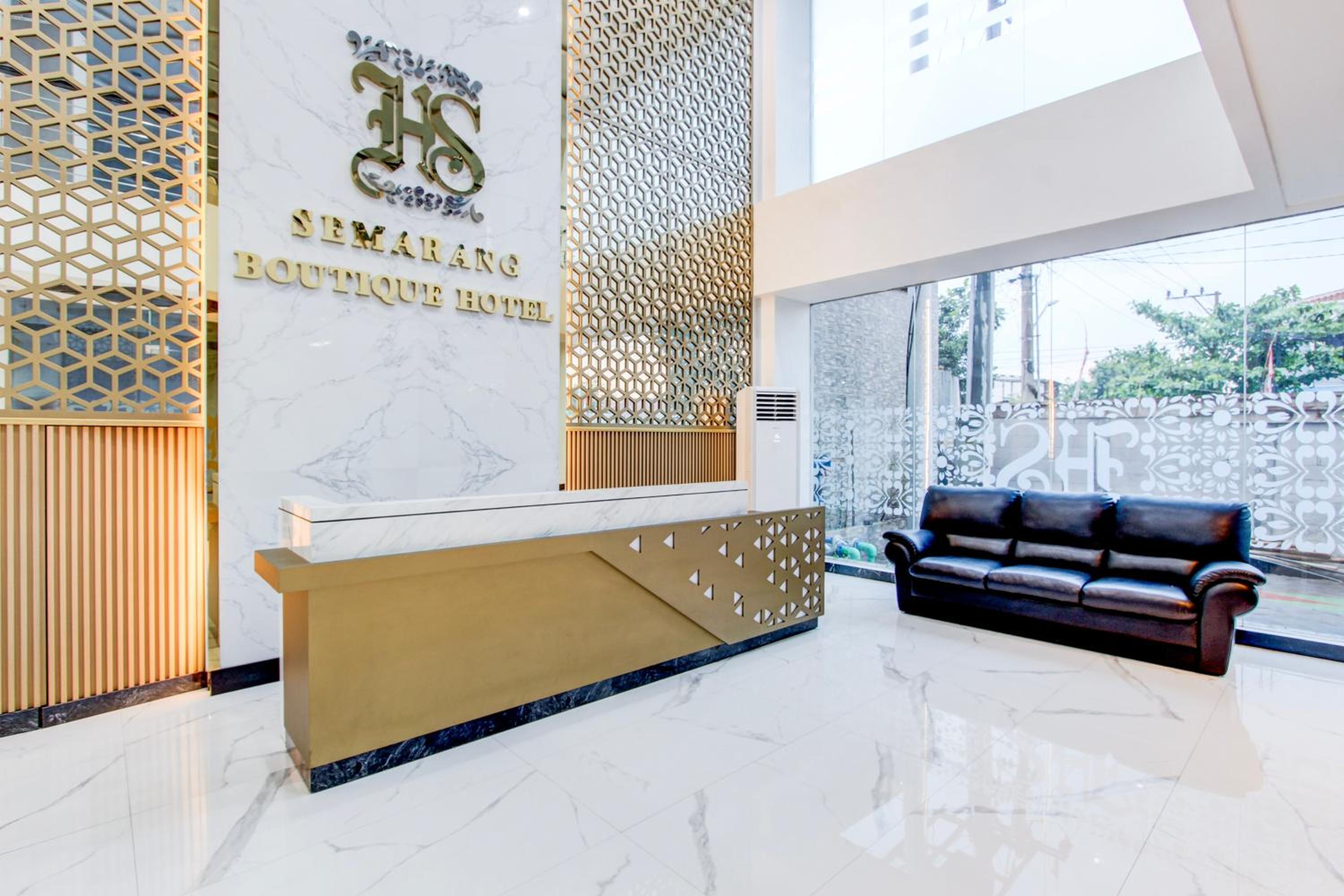 Townhouse OAK Near The Park Mall Semarang Formerly Semarang Boutique Hotel 9/32