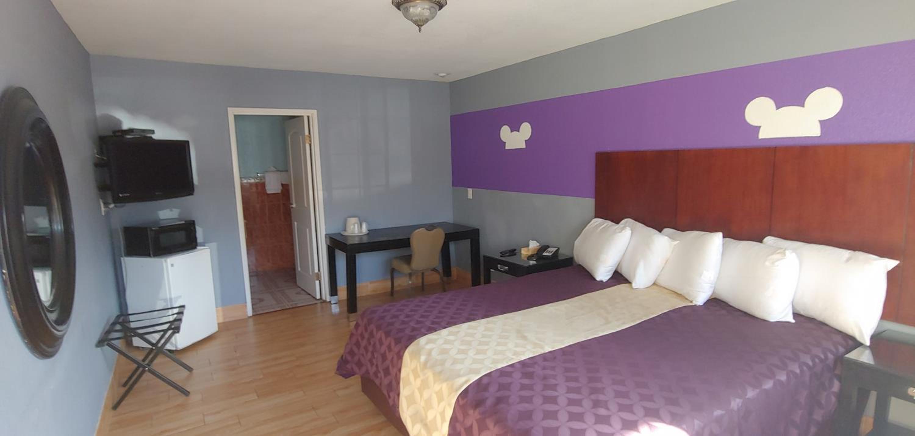 Standard, King Bed, Riviera Motel 3/5