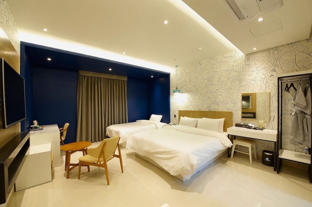 DELUXE, TWIN BEDS