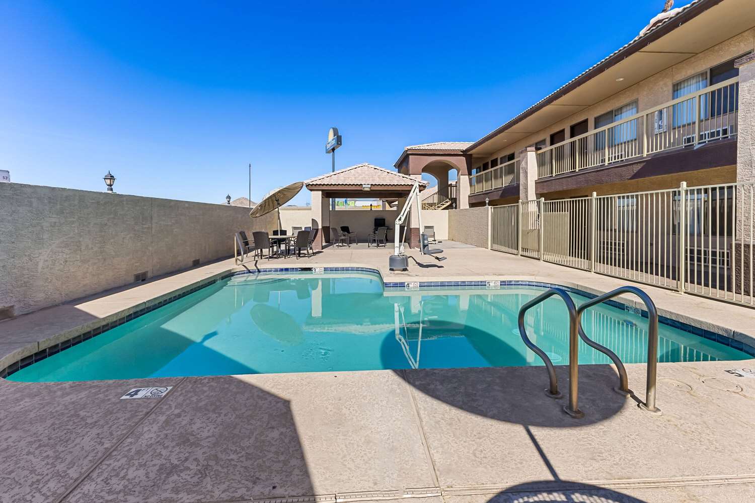 Days Inn by Wyndham Buckeye 22/24