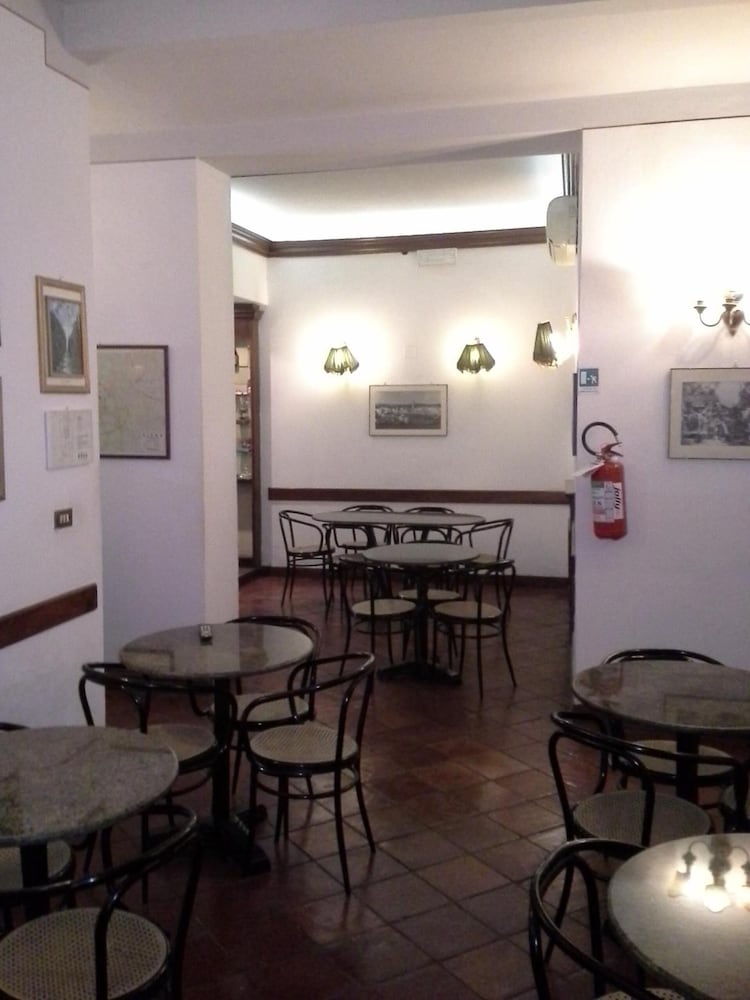 Hotel Albergo Italia 27/33