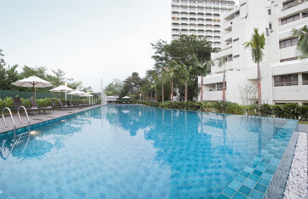 Dorsett Grand Subang 61/64