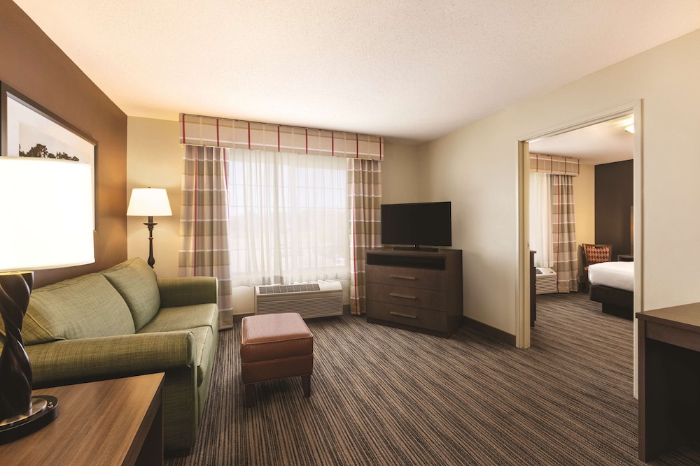 Country Inn & Suites by Radisson, Albert Lea - Austin 26/35