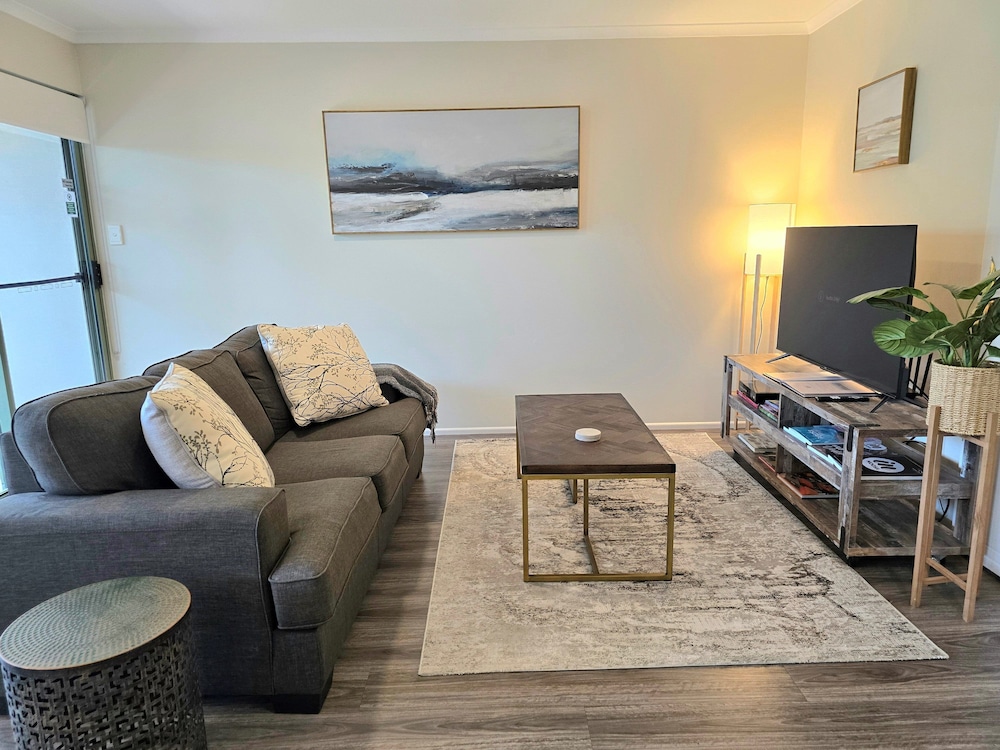 NOOSA RIVER RETREAT 12/23