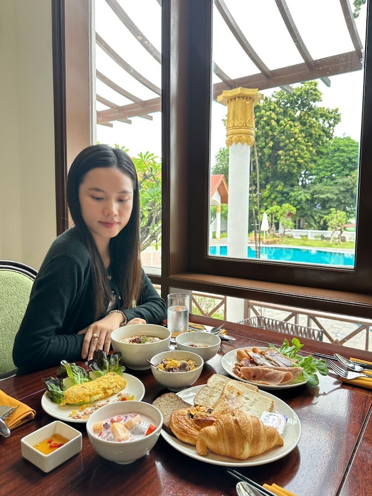 Champasak Palace Hotel 49/65