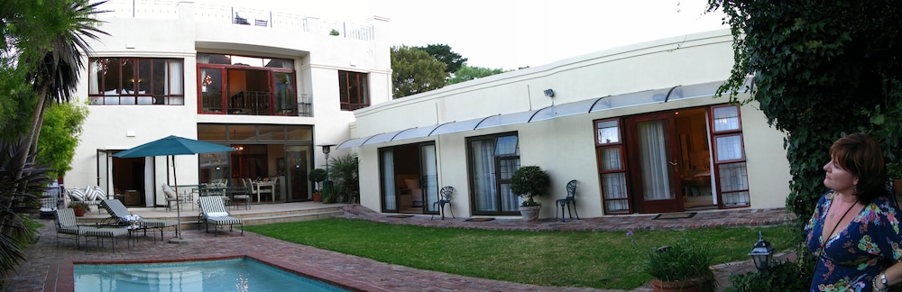Riversong Guest House 68/76