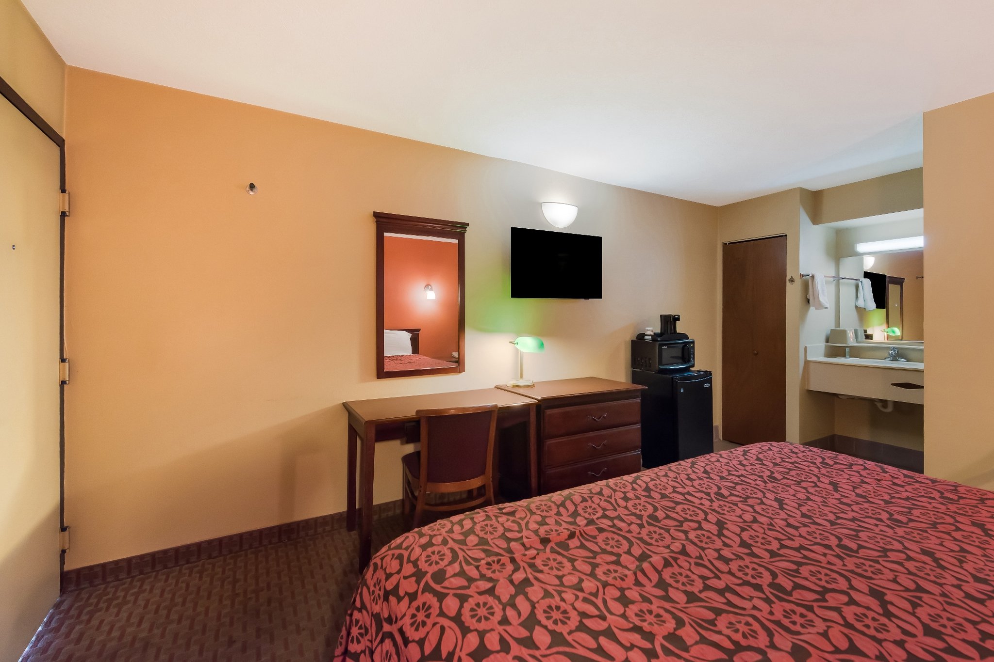 Red Carpet Inn Elkton 12/34