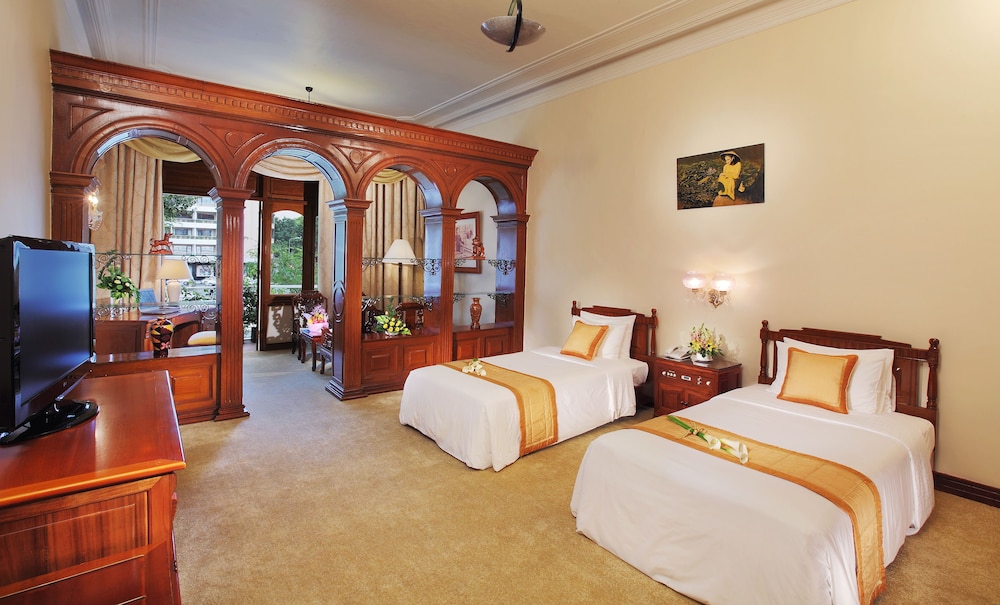 SUITE, OPERA VIEW