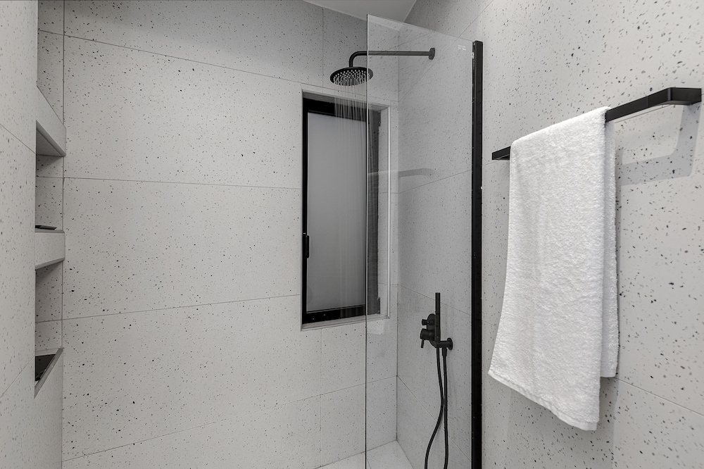 Clyde Athens by Nin&Bau 34/50