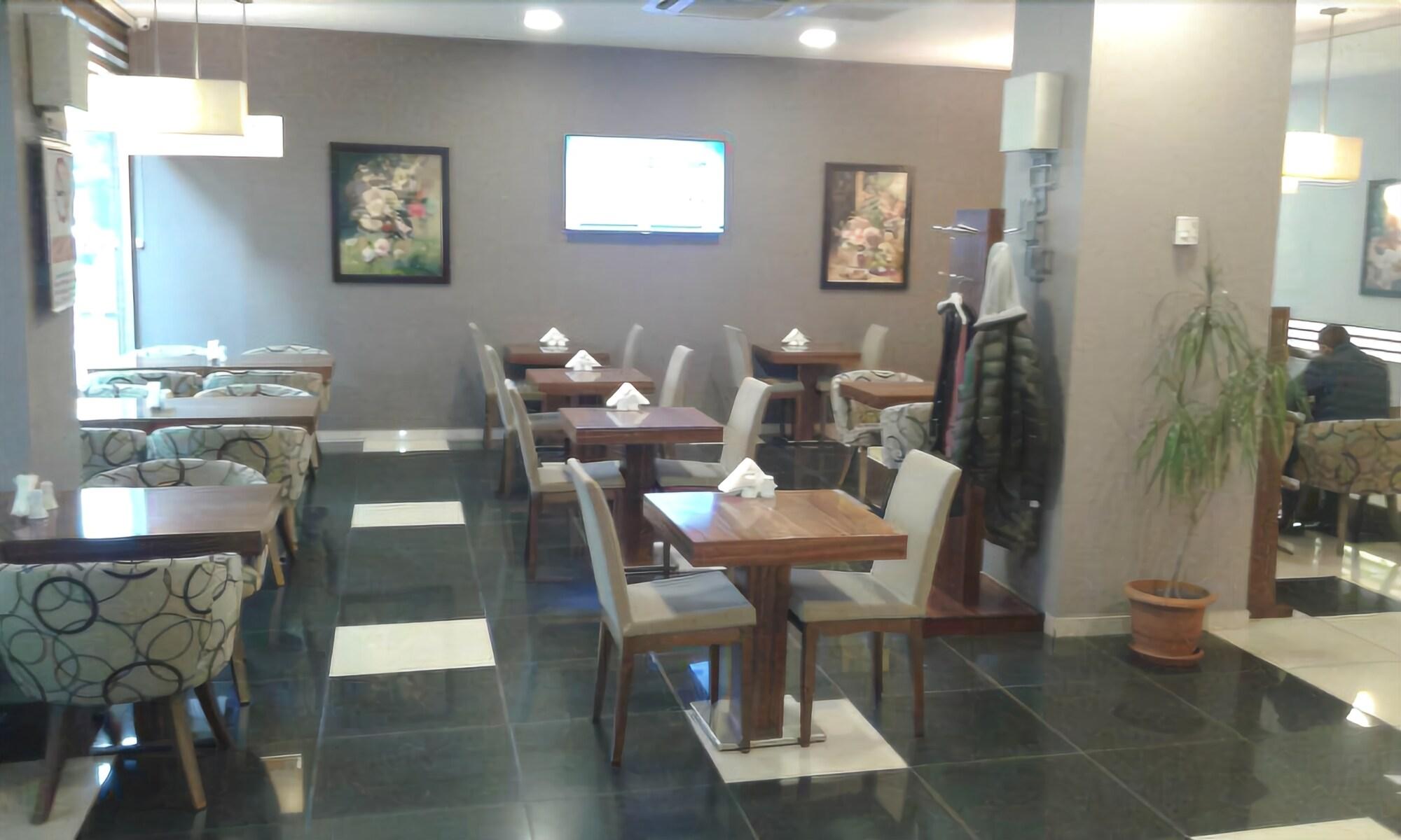 Hotel Almina Park 20/39