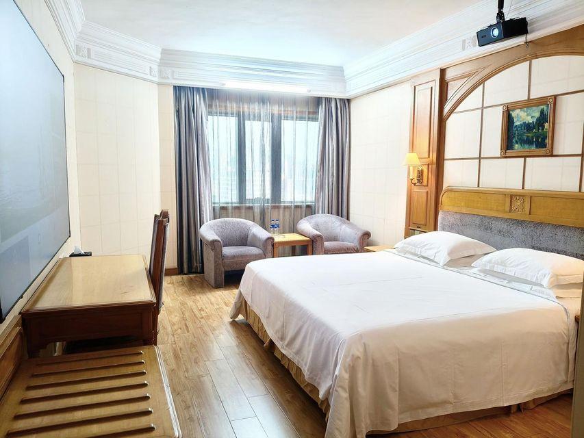 Feature, Double Bed, with View