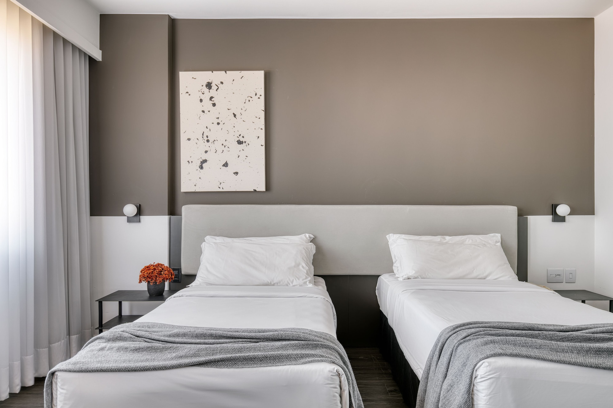 SUPERIOR, TWIN BEDS