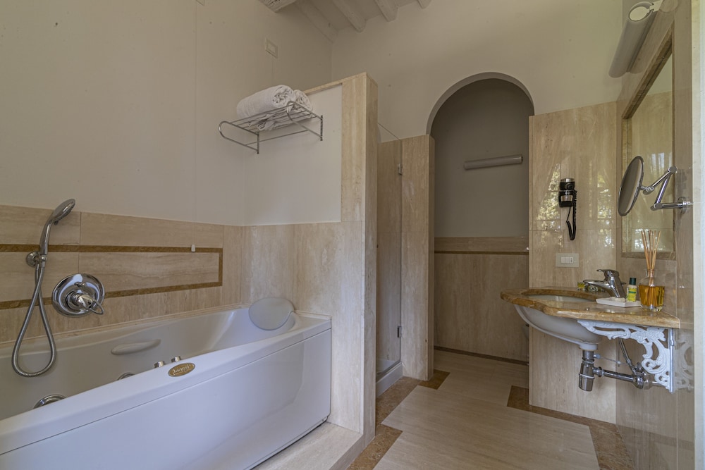 Tenuta di Sticciano 48/50