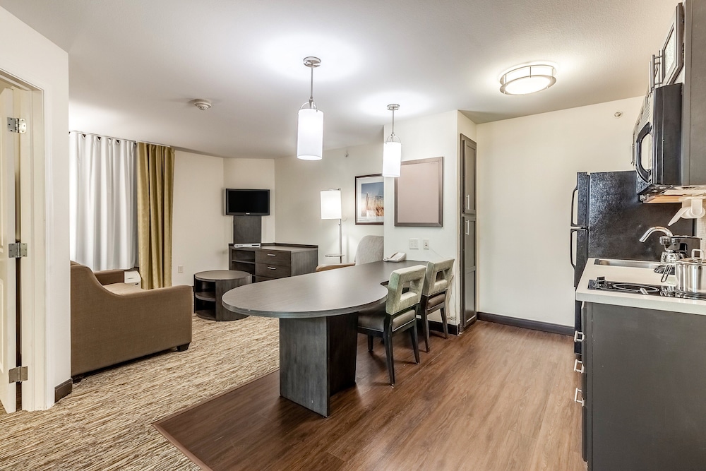 Candlewood Suites Lincoln 28/42
