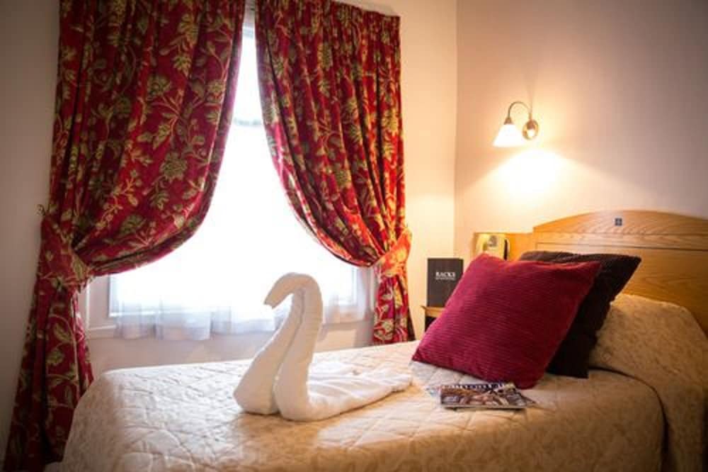 Clifton Hotel 38/53